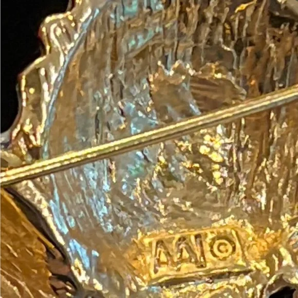 Vintage Stamped AAI Elegant Gold Tone and Blue Starfish and Shell Brooch - Picture 4 of 5